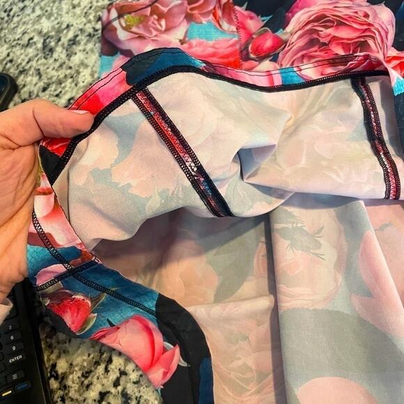 lululemon SECRET GARDEN Lightened Up Singlet - no size, most likely 4 - Picture 7 of 10